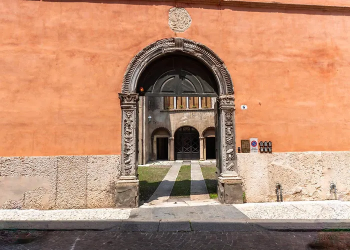 Aparthotel Palazzo Delle Guglie By Postcardsfrom Verona