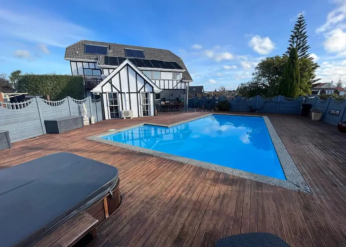 Tudor Manor Bed & Breakfast Paraparaumu