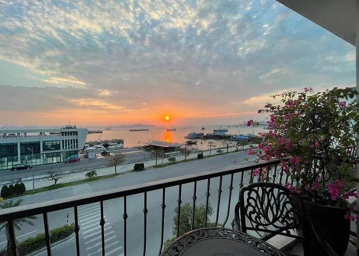 The Confetti Hotel Ha Long