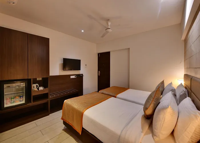 Click Hotel Vadodara 400 Mtr From Railway Station