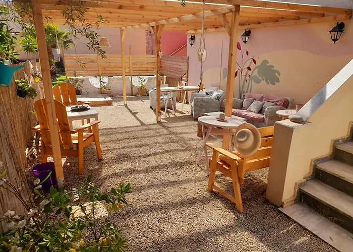 Tune Inn Activity Guesthouse- Over 24'S Ýpsos