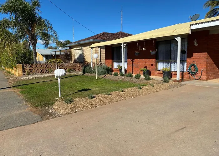 Country Roads Motor Inn West Wyalong