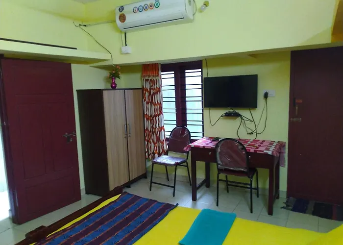Anju Tourist House Hotel Kazhakuttam
