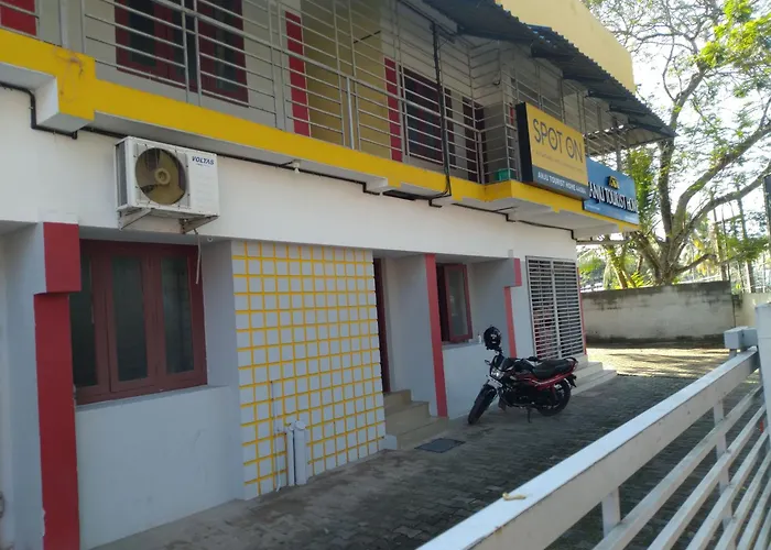 Anju Tourist House Hotel Kazhakuttam