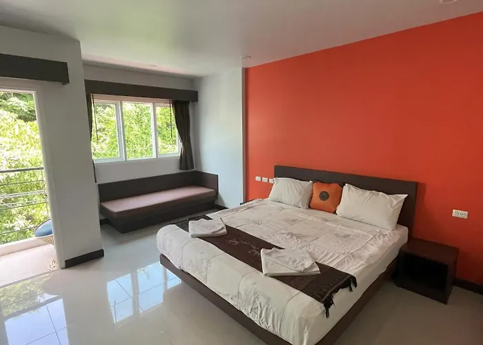 Chollada Inn Kamala Beach