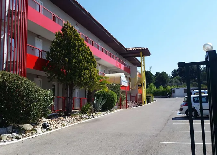 Brit Hotel Essentiel Sète / Balaruc