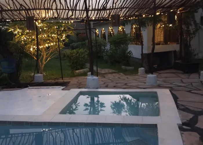 Fred Hunter Villa Tiwi