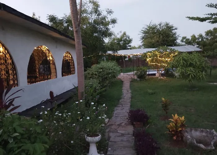 Fred Hunter Villa Tiwi