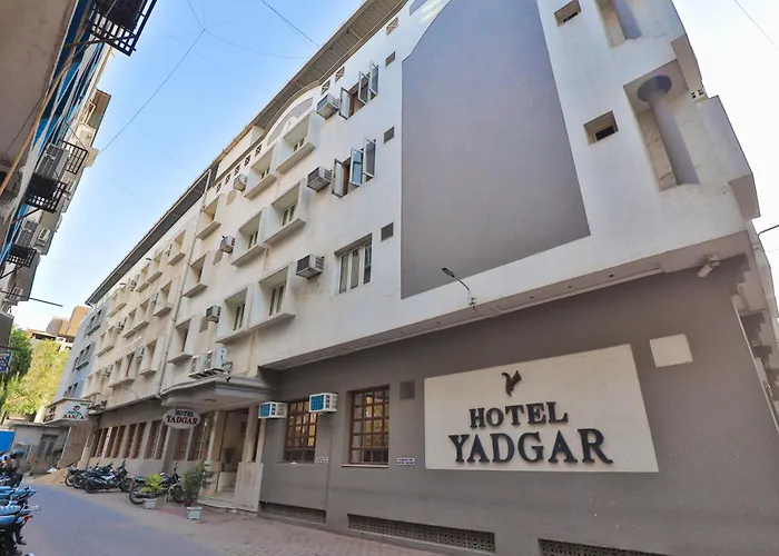 Hotel Yadgar - Unmarried Couples Not Allowed Surat