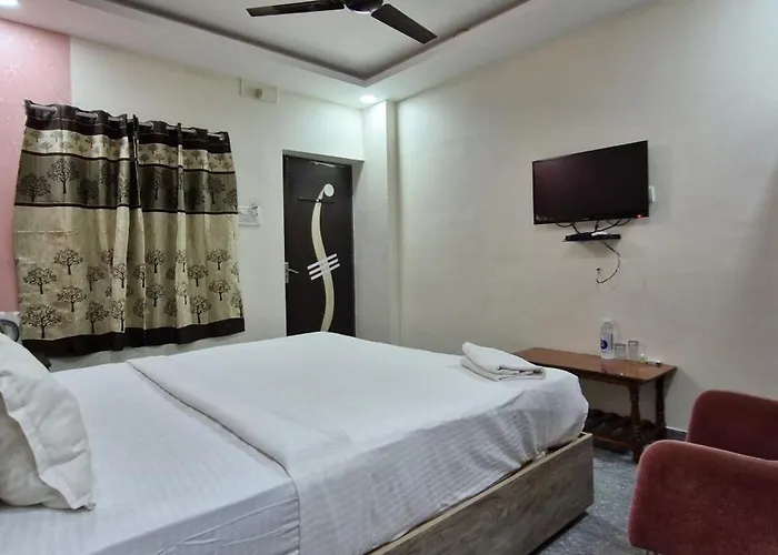 Redstone Hotel - Near Us Consulate Nungambakkam Chennai