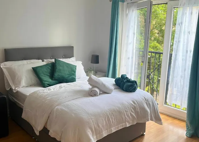 Luxury Rooms And An En-Suite Room With Free Wi-Fi Clarendon Way Colchester
