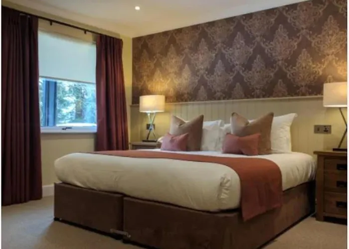 Lochside Lodge Retreat - Stunning Lakeside Escape Alexandria