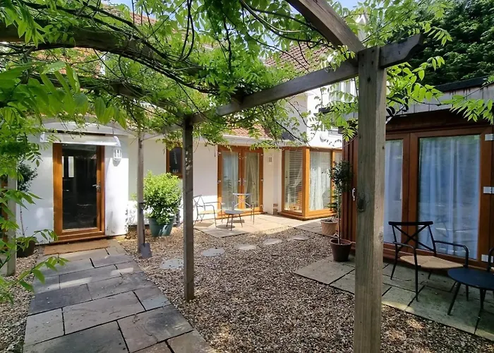 Oak Tree Rooms Ltd Brockenhurst