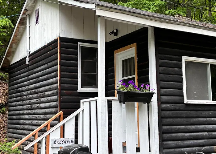 Lakefront Hideaway Resort 10 Total Cabins-Lake View, Private Beach Kawartha Lakes