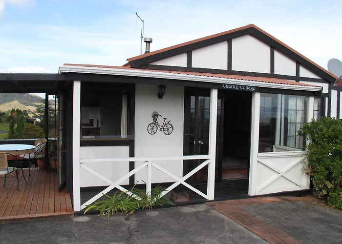 Chartre Manor B&B Thames