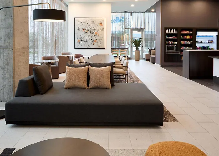 Courtyard By Marriott Montreal Laval Hotel