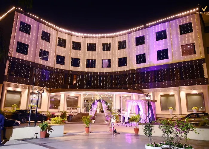 Chinmay Hotel & Resort Lucknow