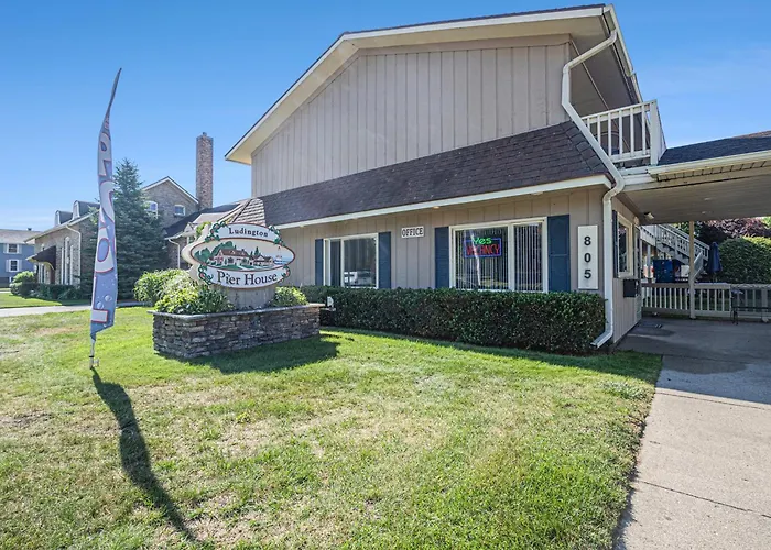 Ludington Pier House Motel