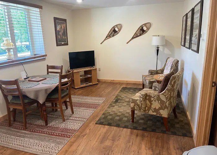 Creekside Downtown Vacation Suites, Only Adults 25 Or Older Buffalo