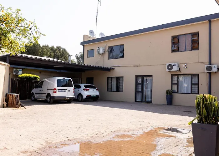 Ikhutse Manor Guesthouse Mafikeng