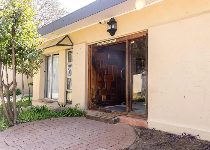 Ikhutse Manor Guesthouse Mafikeng
