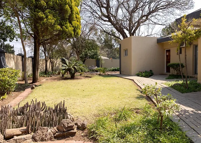 Ikhutse Manor Guesthouse Mafikeng