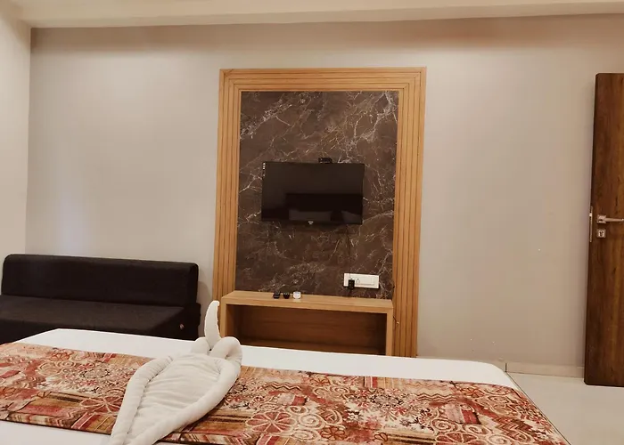 Hotel Trushadham Near To Mahalaxmi Temple Kolhapur