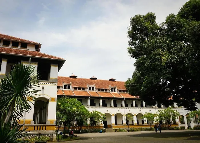 Aruuman Hotel Simpanglima Semarang