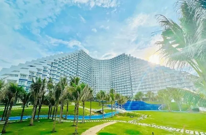 Happy Beach Oceanview Arena Cam Ranh Condotel