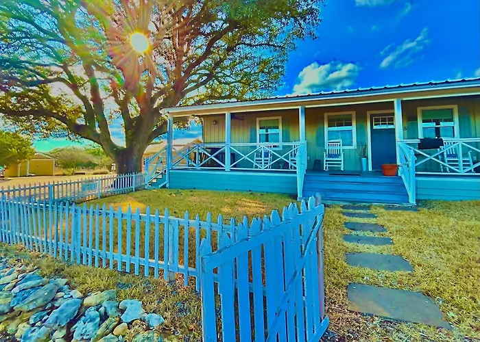 The Alexander At Creek Road Hotel Dripping Springs