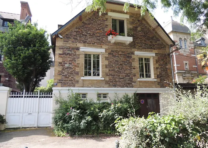 Bed and Breakfast Le Jardin De L'Esplanade Rennes Centre Et Gare