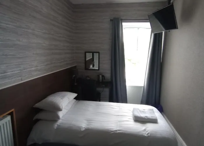 Goblin Ha' Hotel Gifford