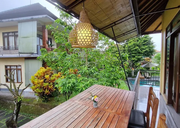 Nyoman Sandi Guest House Ubud 