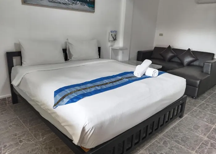 Phratamnak Inn Hotel & Guesthouse - 100 Mtr From The Beach Pattaya