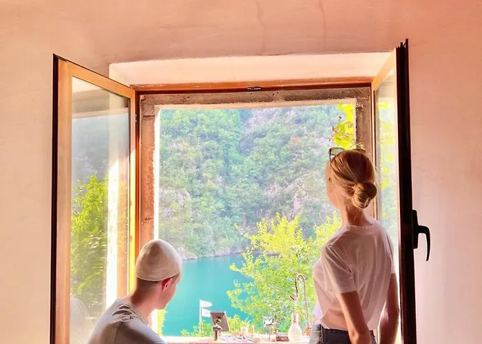 Neomalsore Agrotourism, Komani Lake