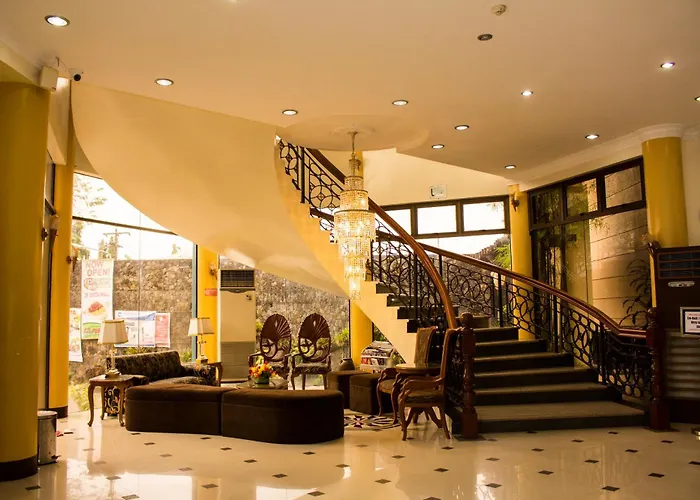 Crown Royale Hotel Balanga