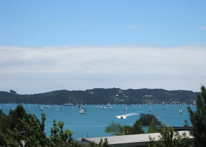 Decks Of Paihia Bed & Breakfast