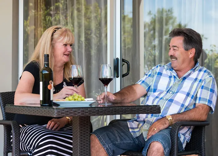 Decks Of Paihia Bed & Breakfast