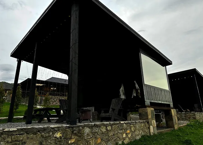 Runaway House - Qalaciq Gabala