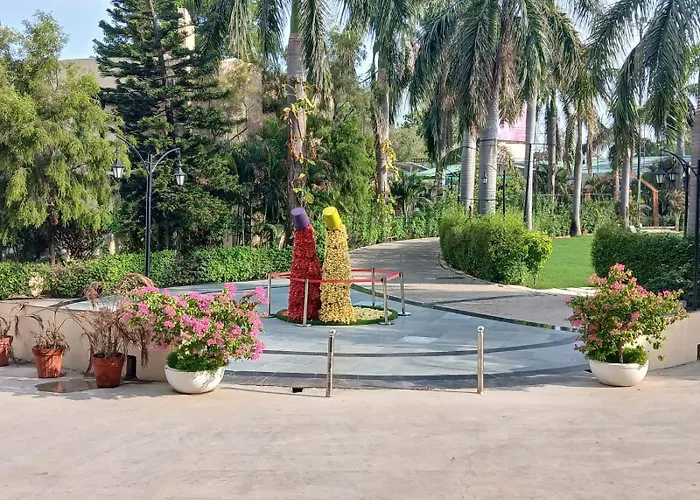 Chinmay Hotel & Resort Lucknow