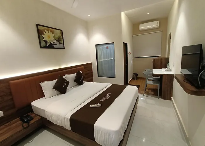 Hotel Moon Lite Residency - Marve Road Malad West - Premium Couple Friendly Mumbai
