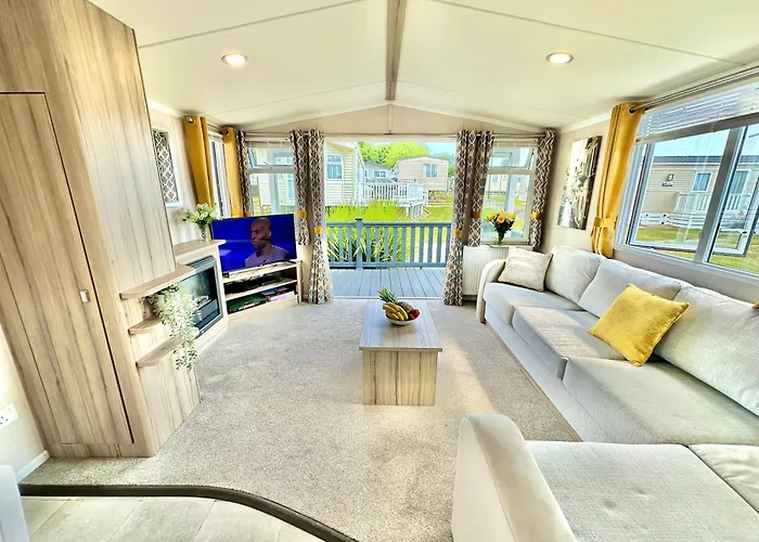272 Wilksworth Caravan Park - Two Bedroom - Pool Access Wimborne Minster