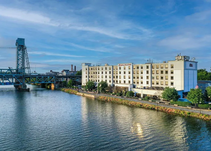 Hampton Inn & Suites Newark-Harrison-Riverwalk