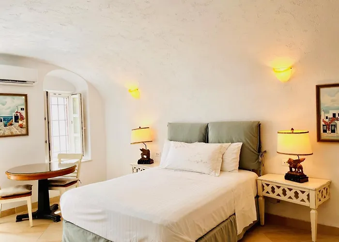 Le Petit Greek Hotel Firá