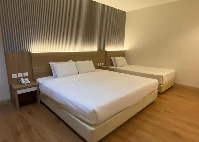 OYO 1447 Lovina Inn - Nagoya Batam