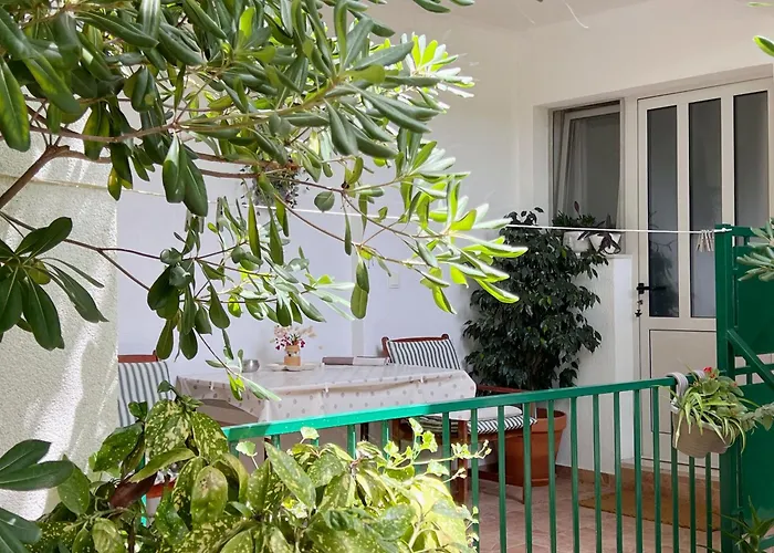 Room Tai - Spacious And Comfy With Private Terrace Hvar Town