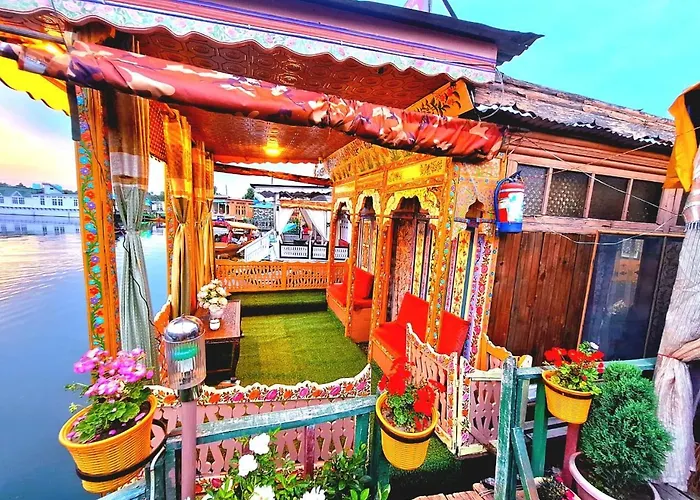 Hb King Of Kings Hotel Srinagar 