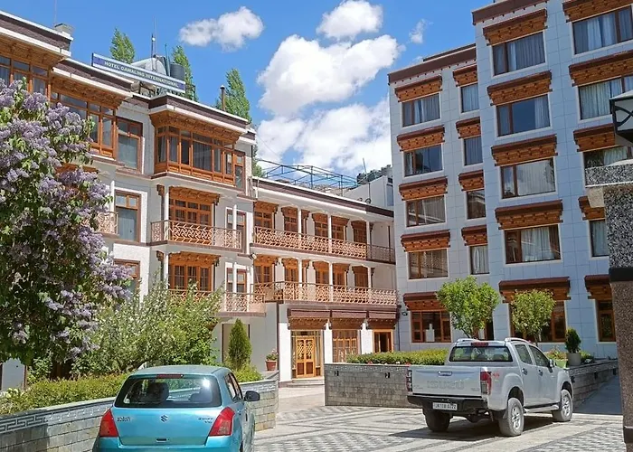 Hotel Gawaling International Leh