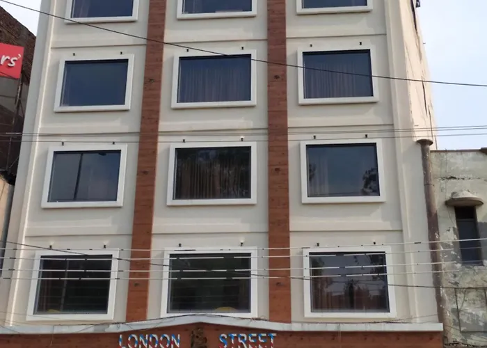Treehouse London Street Amritsar Hotel