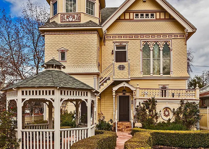 Victorian Mansion Bed And Breakfast Inn Los Alamos
